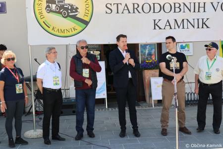 Mednarodna revija starodobnikov v Kamnik privabila ljubitelje klasičnih vozil (8)